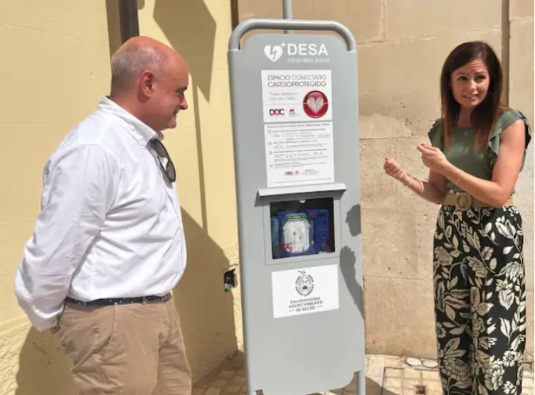 Las administraciones refuerzan la cardioprotección con desfibriladores en espacios públicos